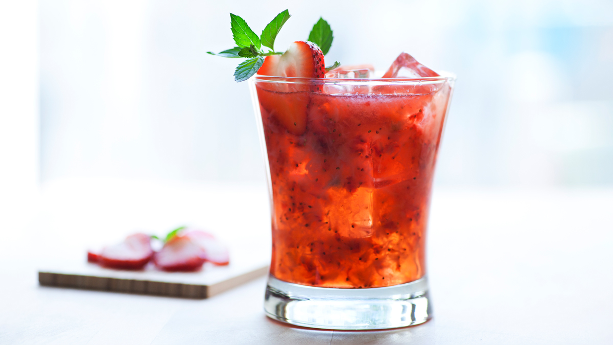How to Make a Strawberry Fix, the Fruity Bourbon Cocktail Perfect for Beating the Heat