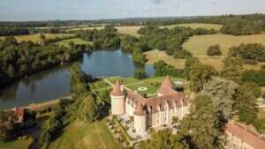 Odacité Debuts at Domaine des Etangs Auberge