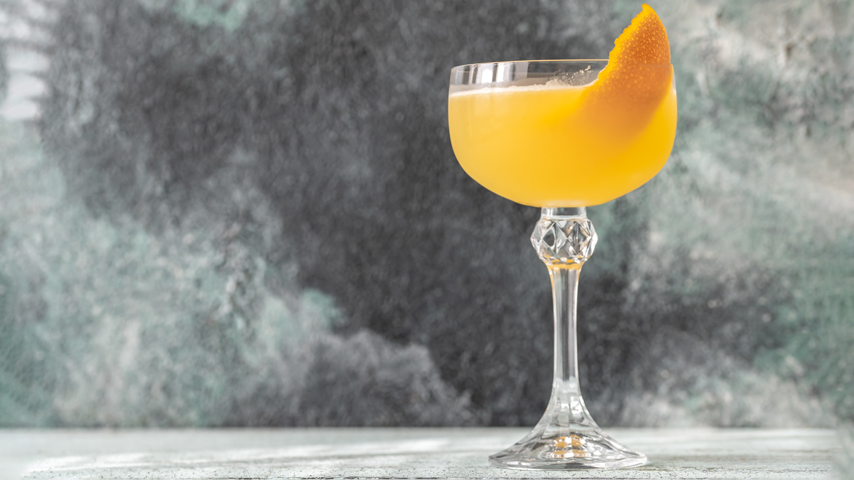 How to Make a Stork Club, the Classiest Gin and Juice Cocktail You Can Drink