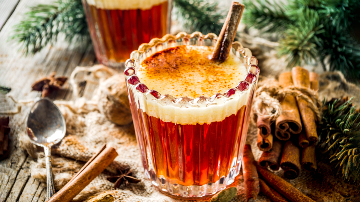 How to Make a Hot Buttered Rum, the Velvety Cocktail That’ll Warm You to the Core