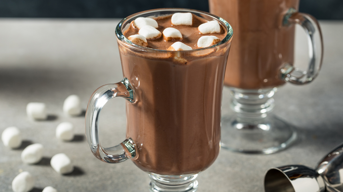 How to Make a Verte Chaud, the Boozy Hot Chocolate With a French Accent