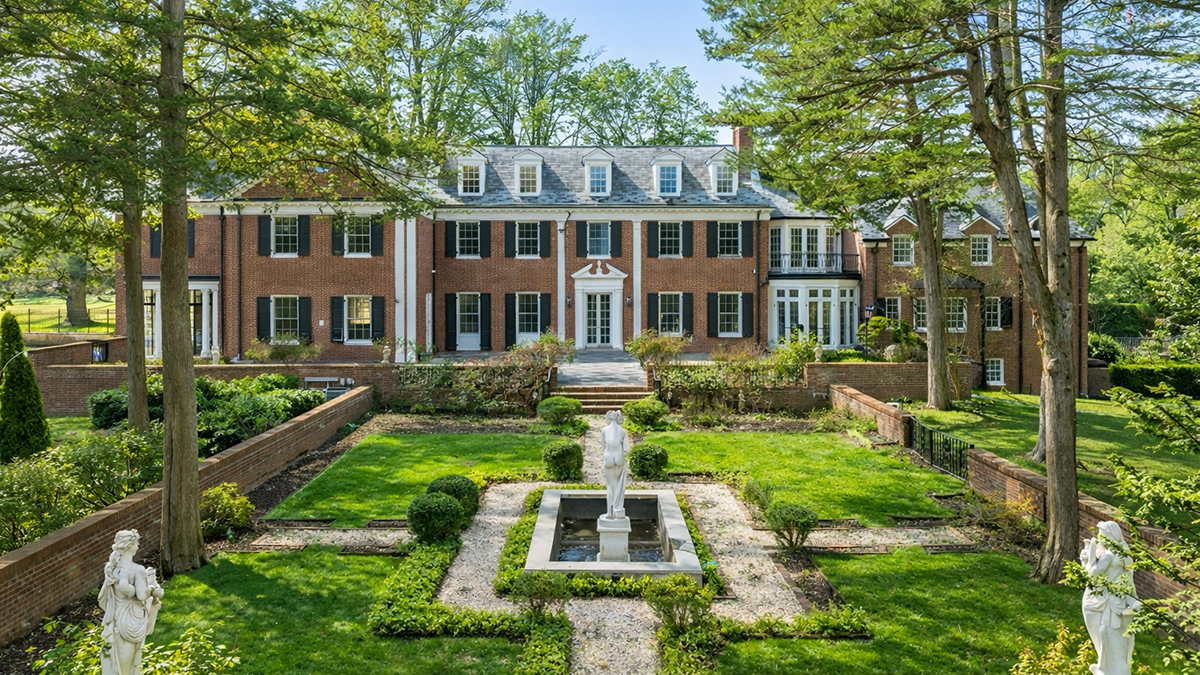 An Italian Billionaire’s Former Long Island Estate Can Now Be Yours for $10.75 Million