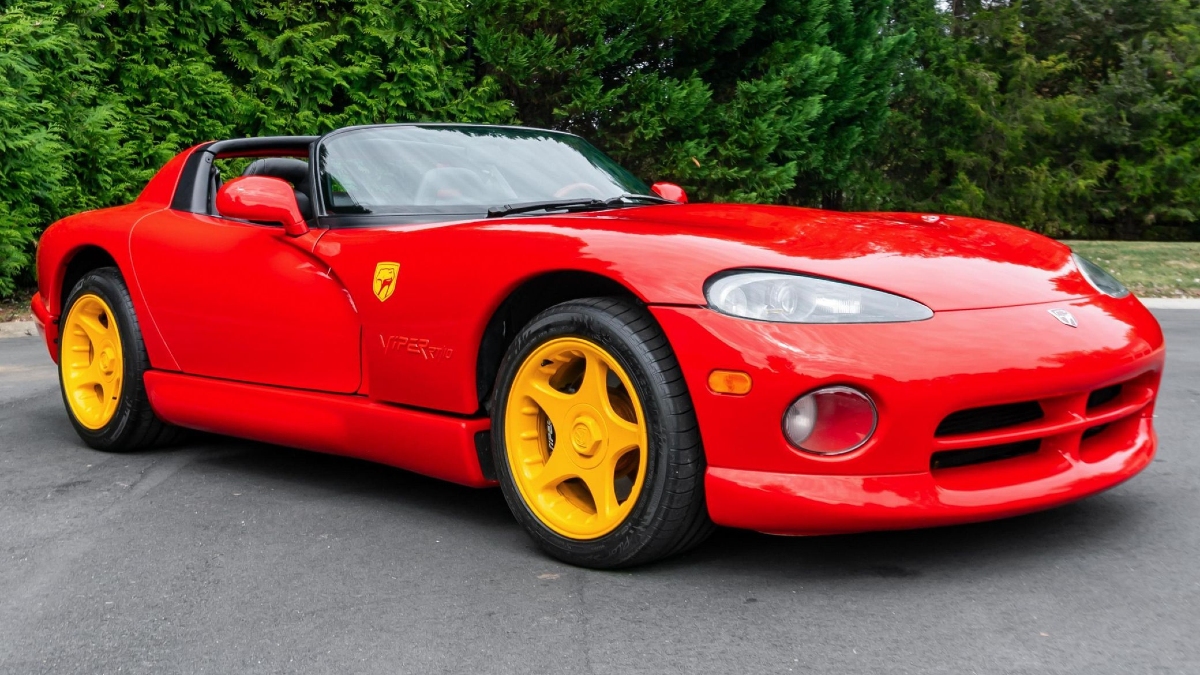 An Ultra-Rare ‘Ketchup and Mustard’ Dodge Viper Is Now up for Grabs