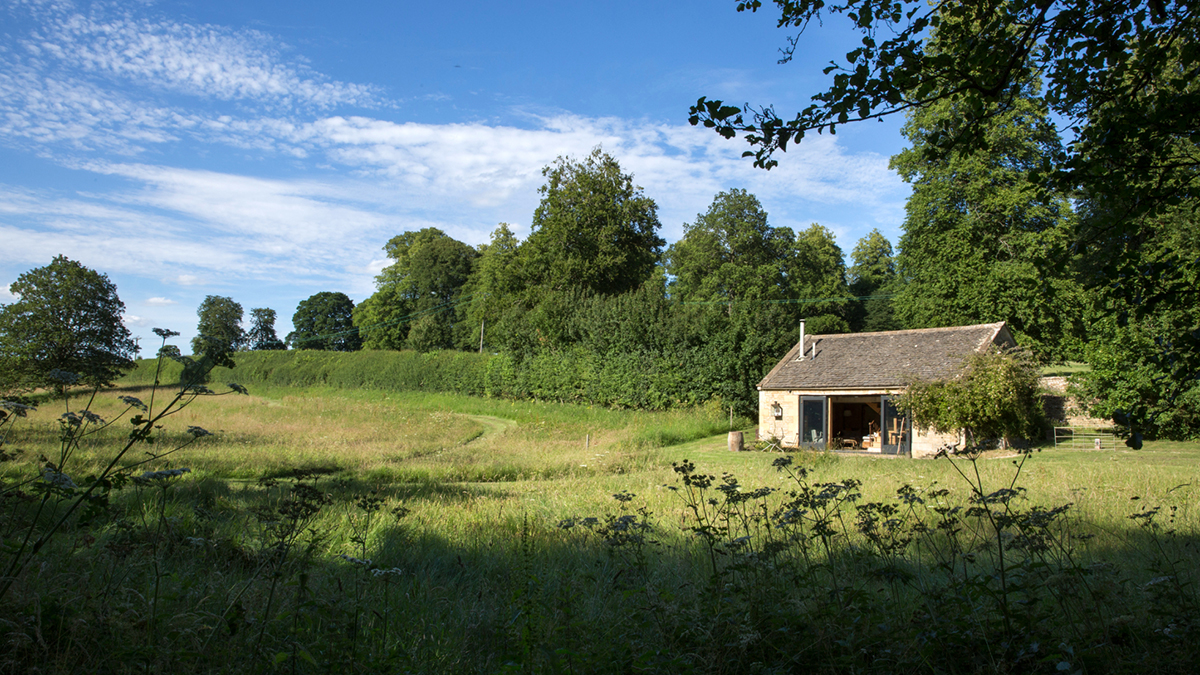 This Former Barn in the Cotswolds Was Reimagined as a Cozy Rural Retreat 