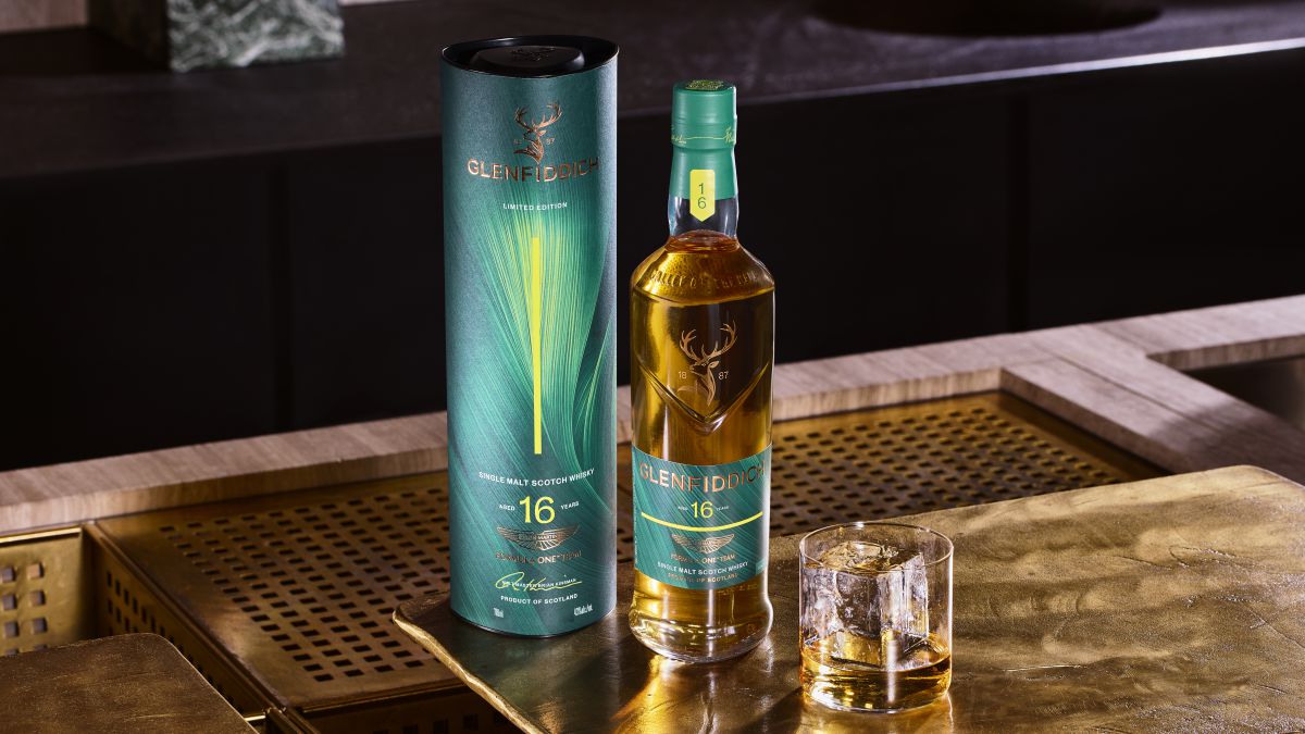 Glenfiddich and Aston Martin F1’s New Whisky Collab Was Aged in 5 Different Casks